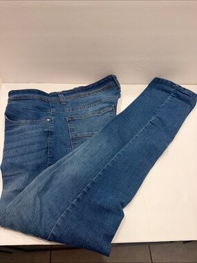 Men's Slim Jeans in Medium Blue Wash
